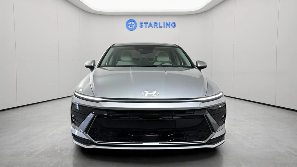 Used 2025 Silver Hyundai SE image 16