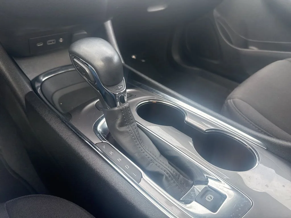 Used 2024 Summit White Chevrolet 1LT image 18