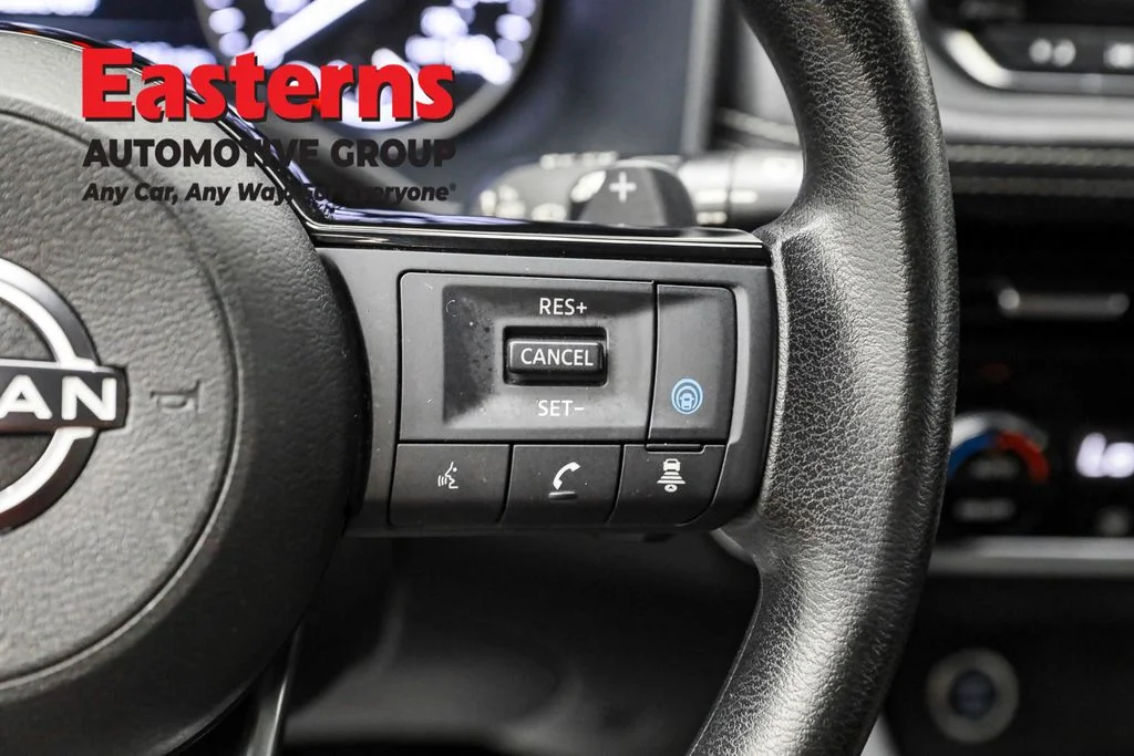 Used 2022 White Nissan SV image 16
