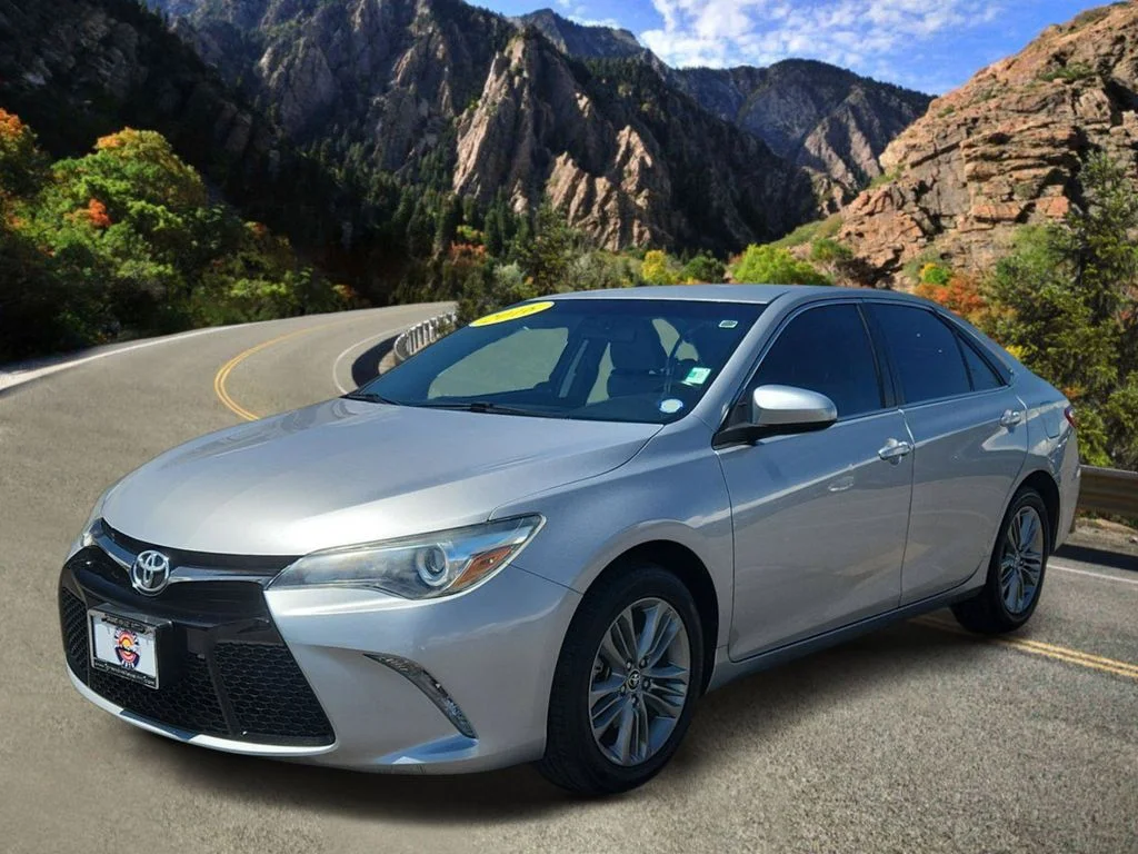 Used 2016 Silver Toyota SE image 5