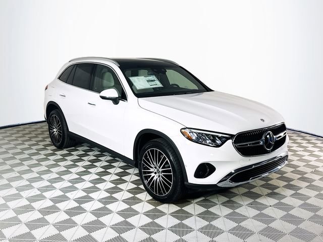 New 2026 MANUFAKTUR Moonlight White Metallic Mercedes-Benz GLC 300 image 32