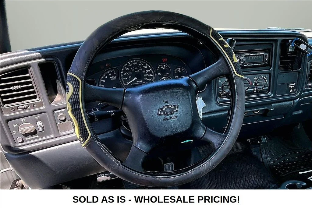 Used 2002 White Chevrolet Base image 9