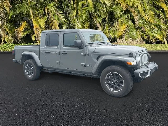 Used 2022 Gray Jeep Overland image 2