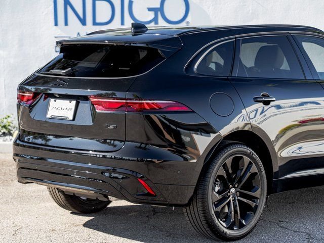 New 2026 Santorini Black Jaguar P250 R-Dynamic S image 7