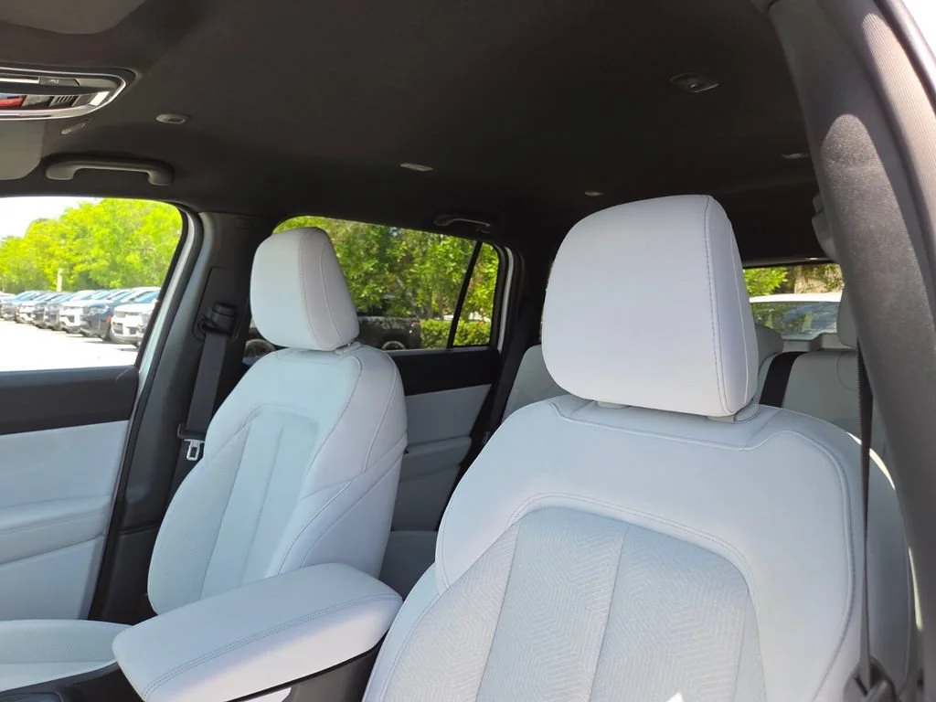 New 2026 Bright White Clear-Coat Exterior Paint Jeep Laredo image 12