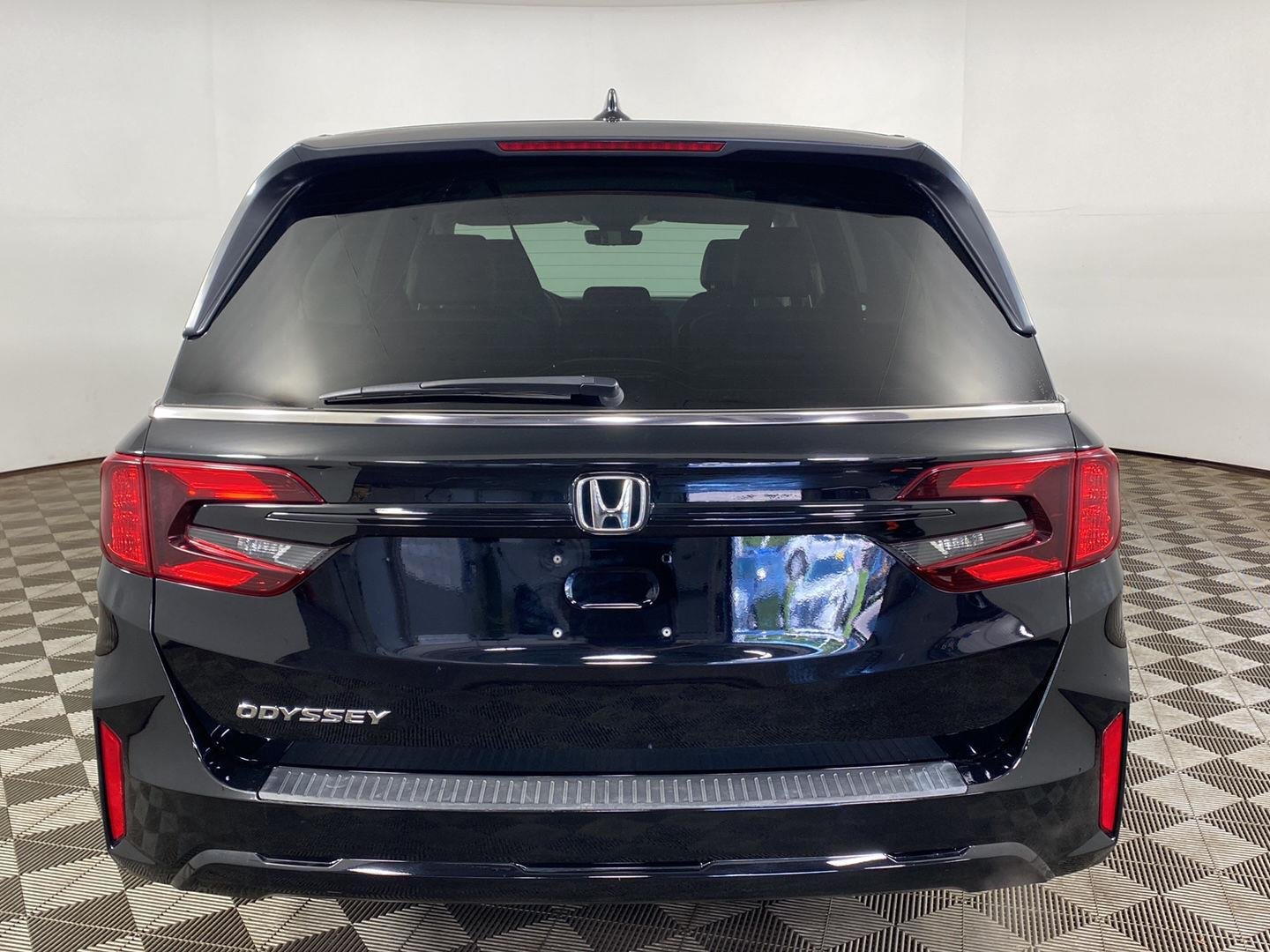 Used 2025  Honda EX-L image 4