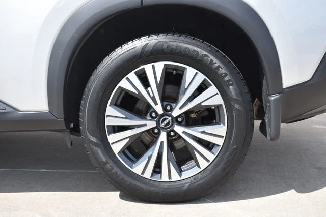 Used 2022 Silver Nissan SV image 8