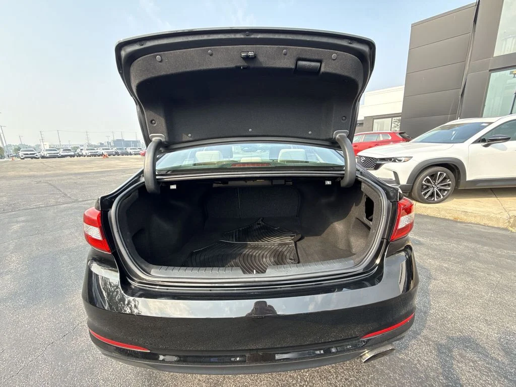 Used 2017 Black Hyundai SE image 24