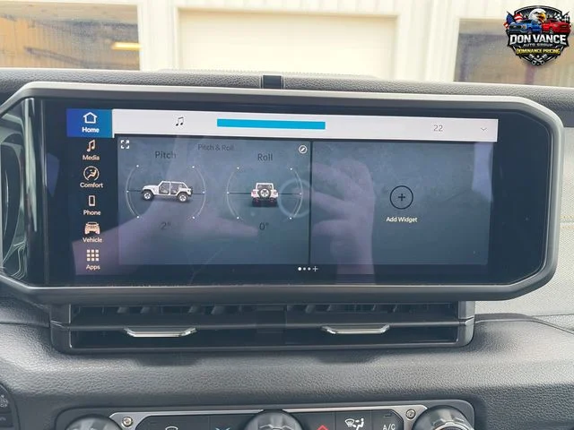 Used 2025 White Jeep Sport S image 18