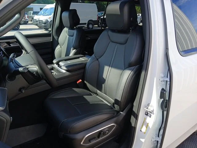 New 2026 Bright White Clear-Coat Exterior Paint Jeep Upland image 42