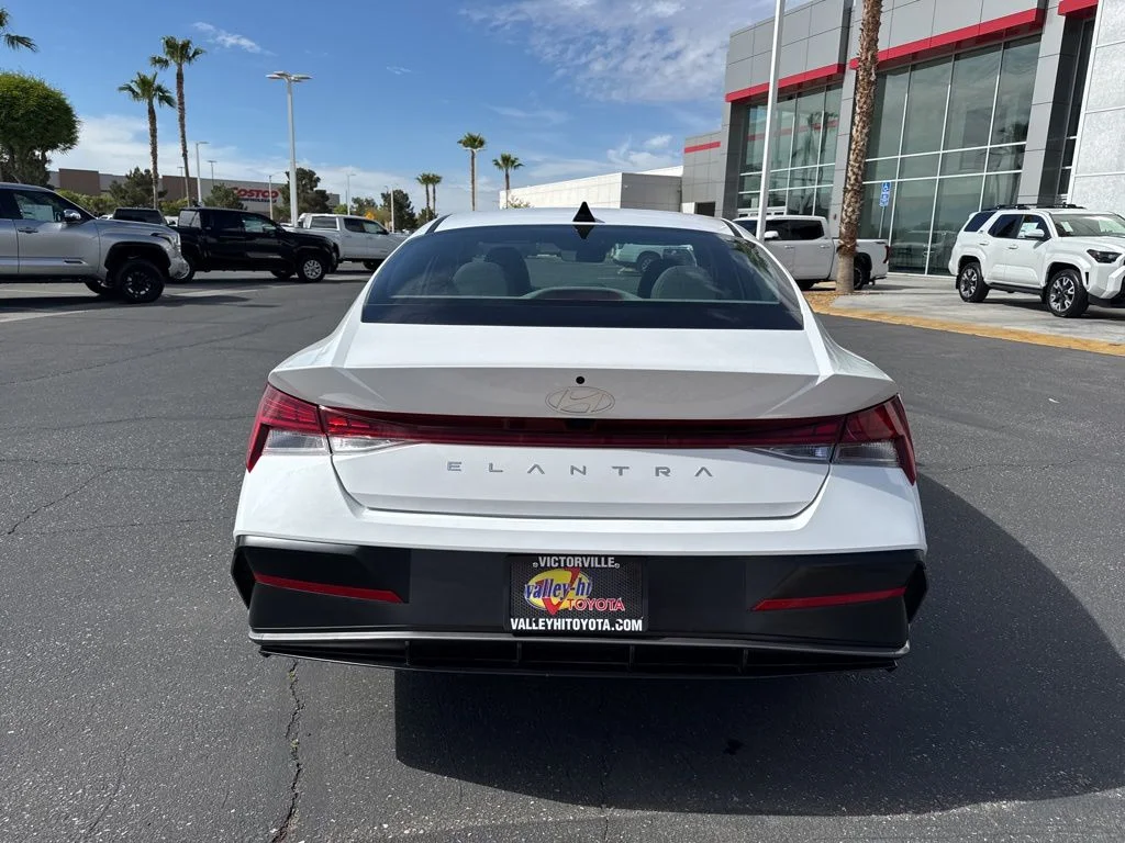 2025 Hyundai Elantra SEL - Photo 6