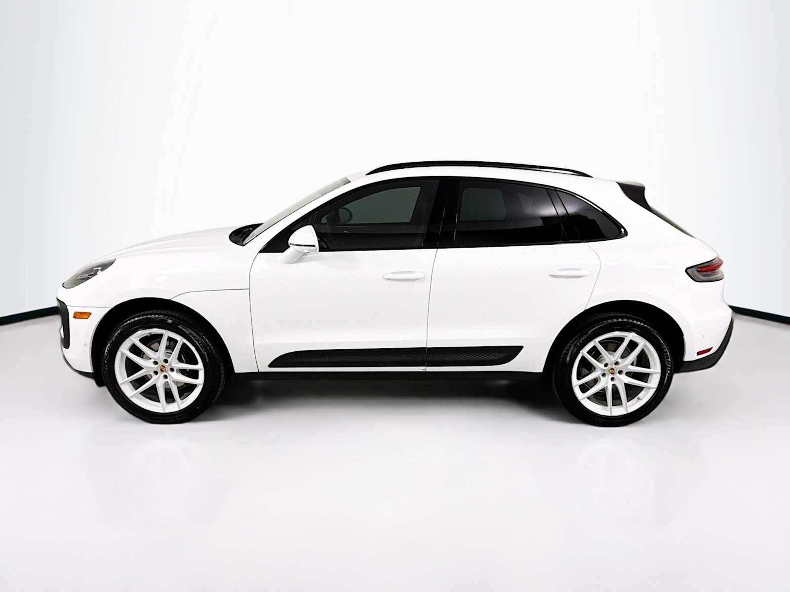 2026 Porsche Macan T - Photo 2