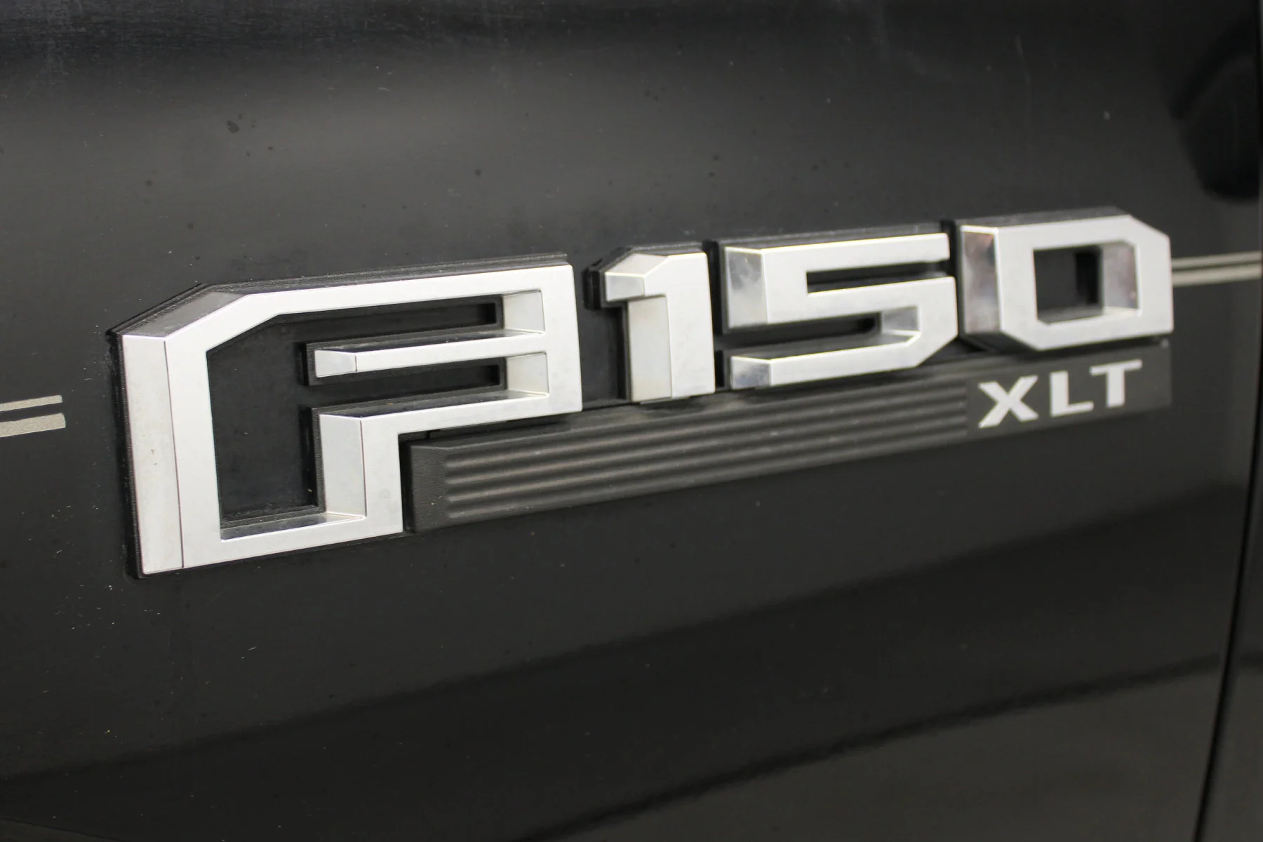 Used 2018 SHADOW BLACK Ford XLT 4X4  SUPER CREW BOX 4X4 image 23