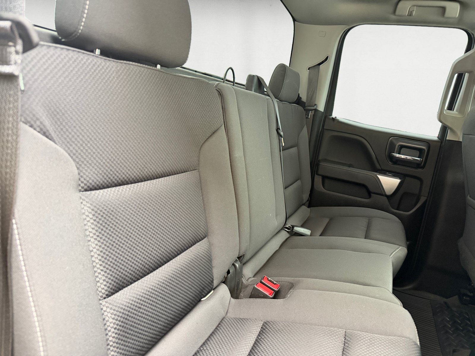 Used 2018 Silver Ice Metallic Chevrolet LT image 18