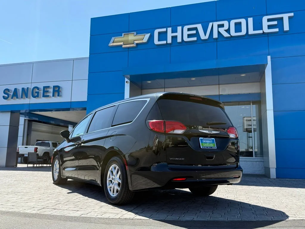 Used 2023 Black Chrysler LX image 8