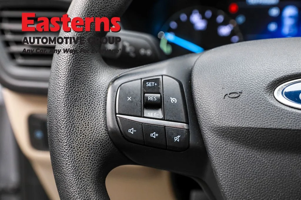 Used 2022 Silver Ford SE image 15