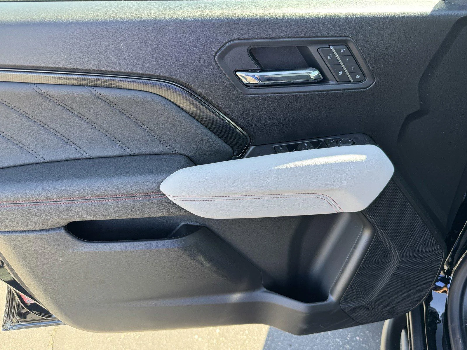 New 2026 Onyx Black GMC AT4X image 19