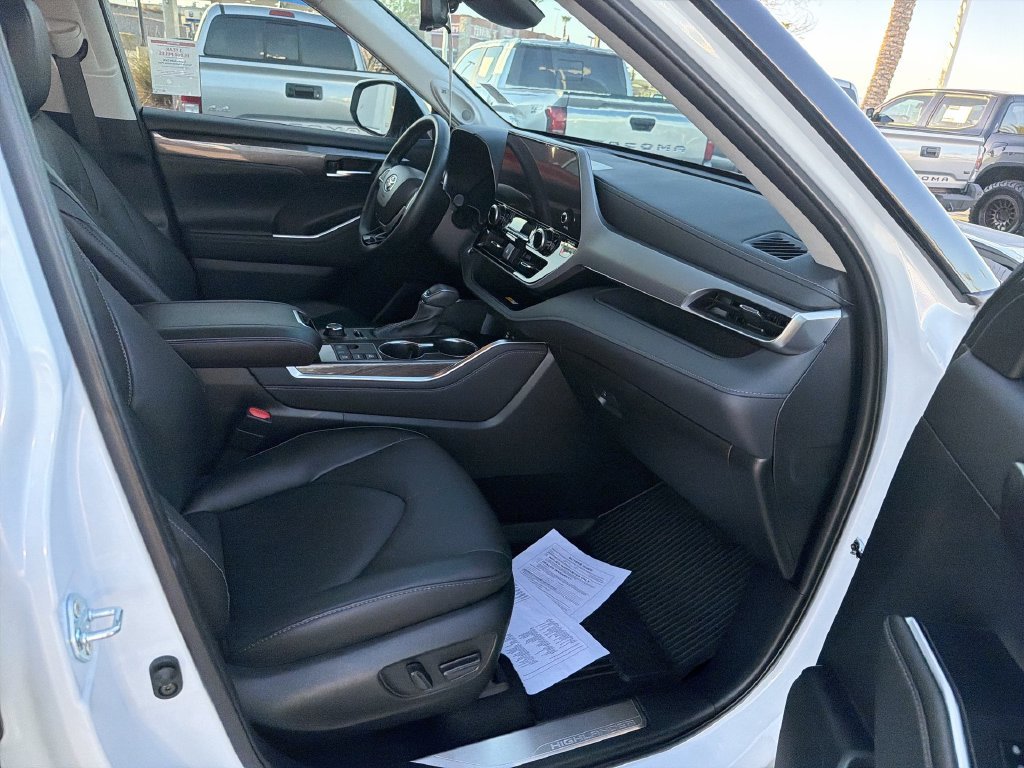 Used 2024 Beige Toyota Platinum image 28