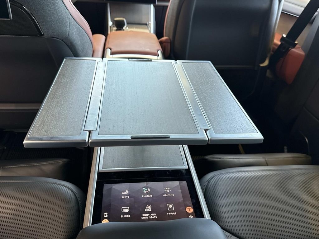 New 2026 Ethereal Frost Satin Land Rover SV Signature Suite image 4