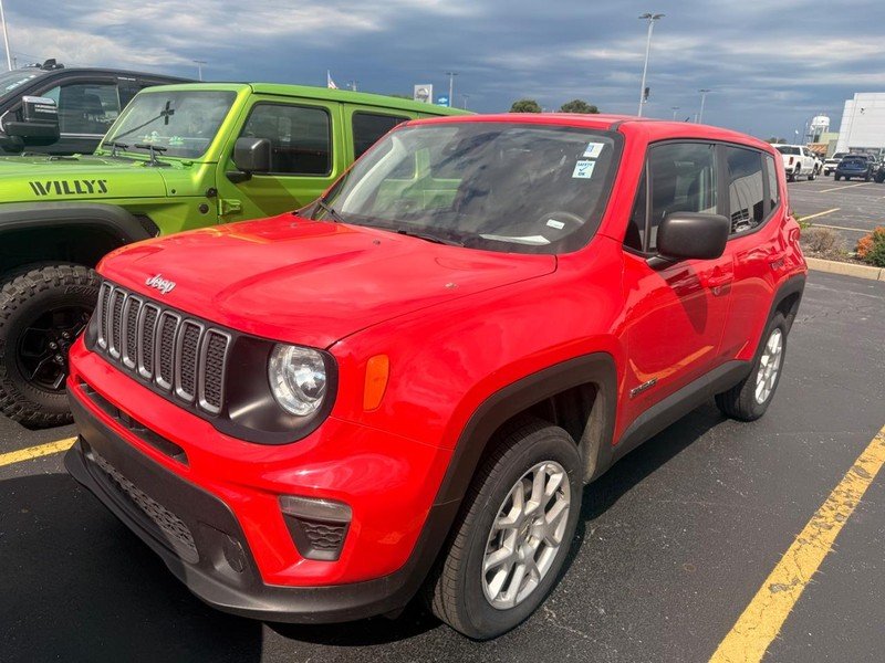 Used 2023 Colorado Red Clearcoat Jeep Latitude 4x4 image 2