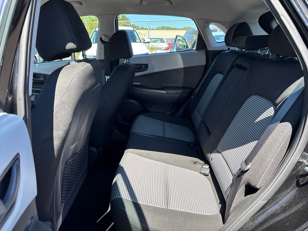 Used 2020 Black Hyundai SE image 24