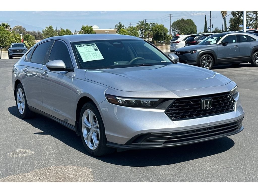 Used 2024 Solar Silver Metallic Honda LX image 8