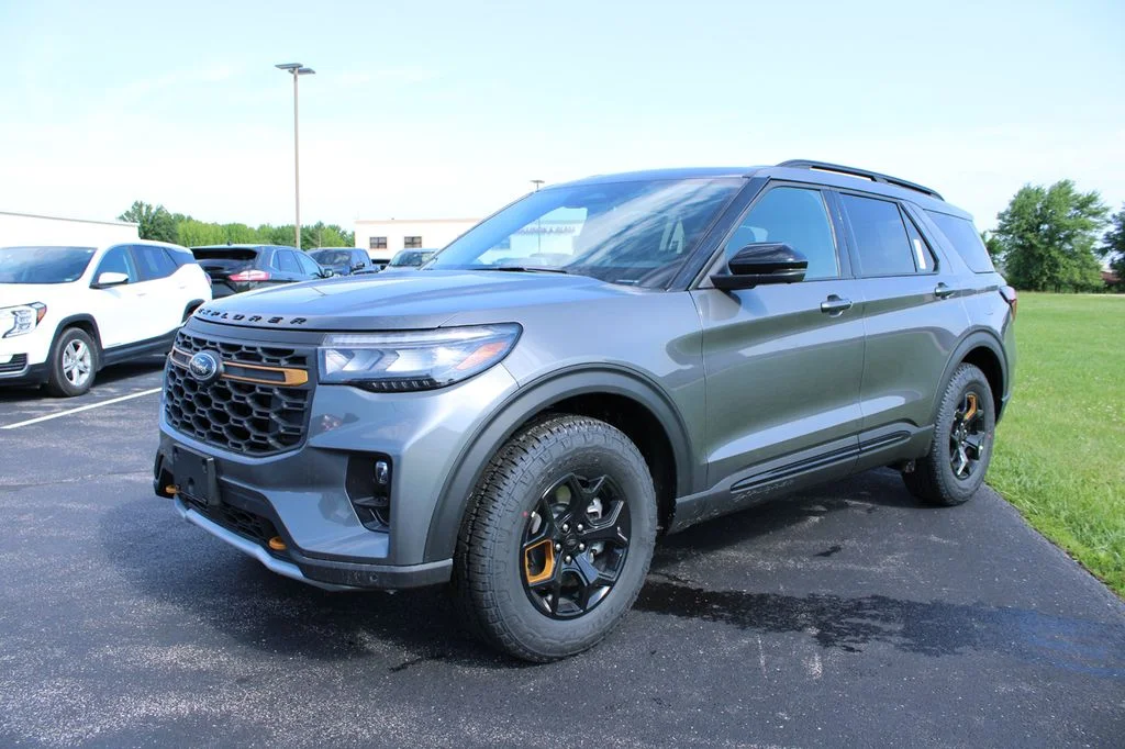 New 2026 Carbonized Gray Metallic Ford Tremor® image 3