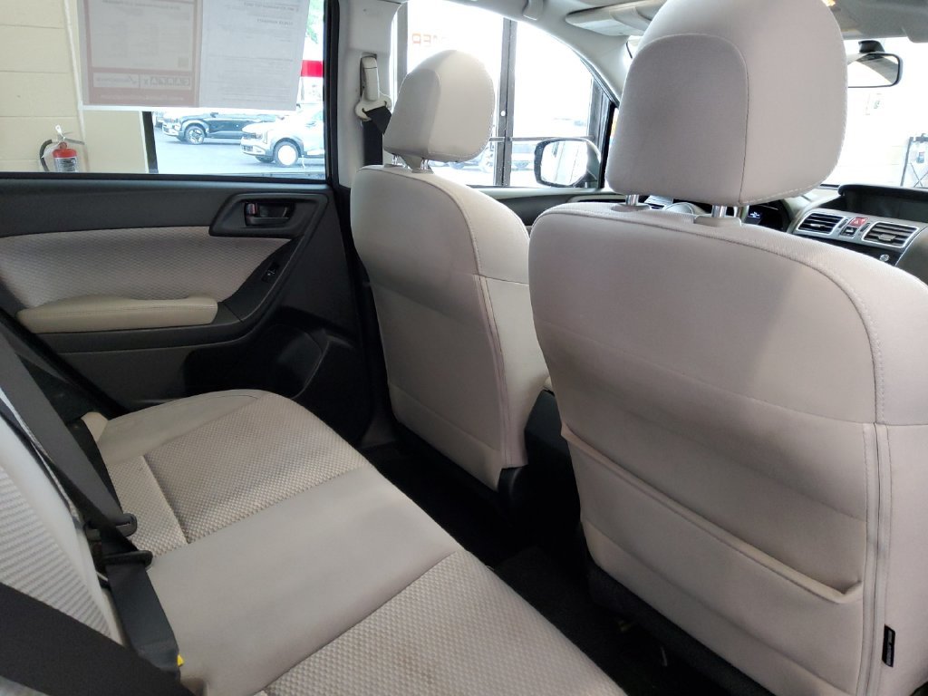 Used 2018 Gray Subaru 2.5i Premium image 17