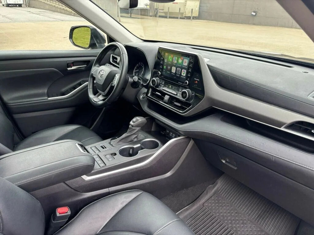 Used 2022 Black Toyota XLE image 38