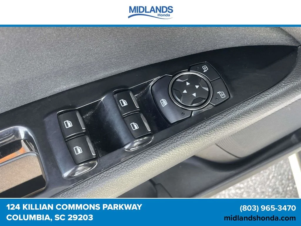 Used 2016 White Platinum Clearcoat Metallic Ford SE image 16