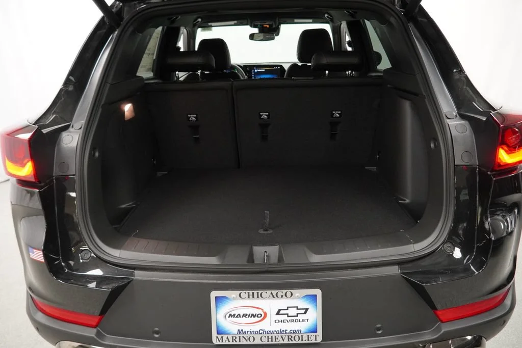 New 2026 Mosaic Black Metallic Chevrolet ACTIV image 25