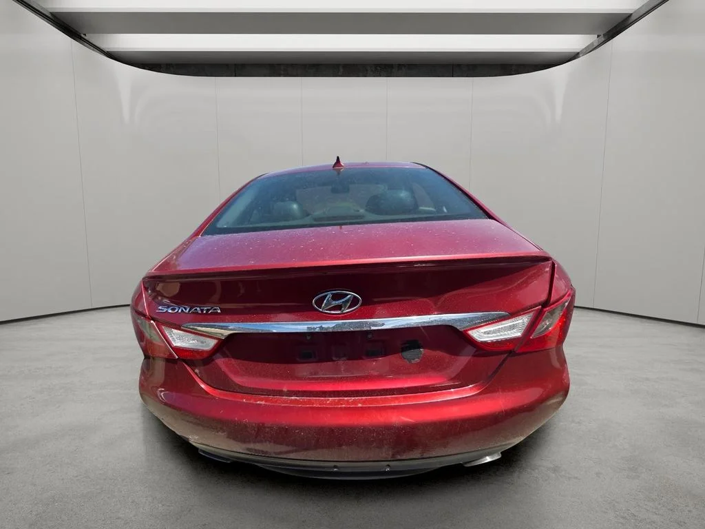 Used 2014 Venetian Red Metallic Hyundai SE image 9