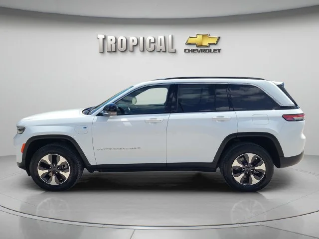 Used 2024 White Jeep LIMI image 2
