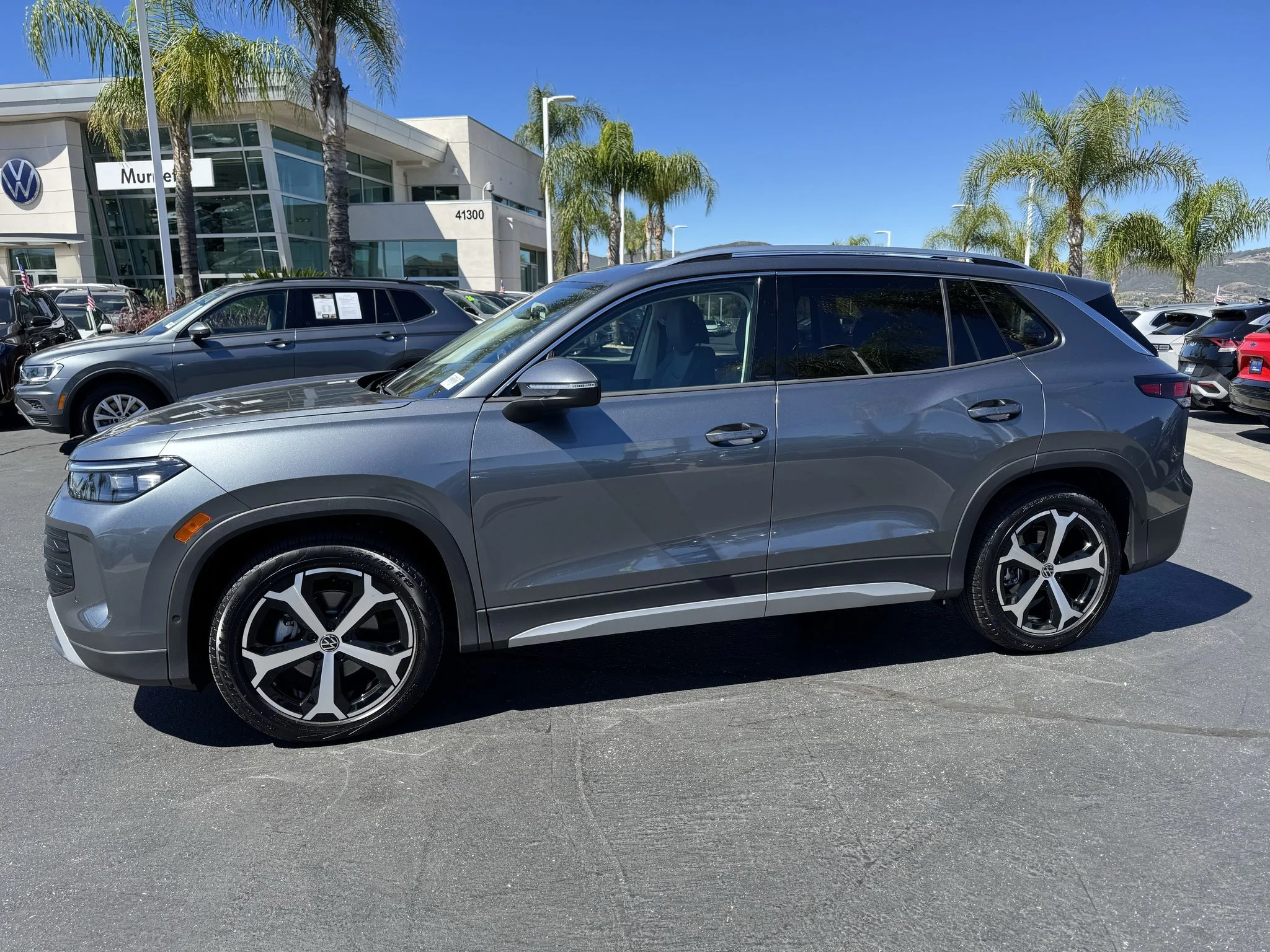 Used 2026 Platinum Gray Metallic Volkswagen SE image 5