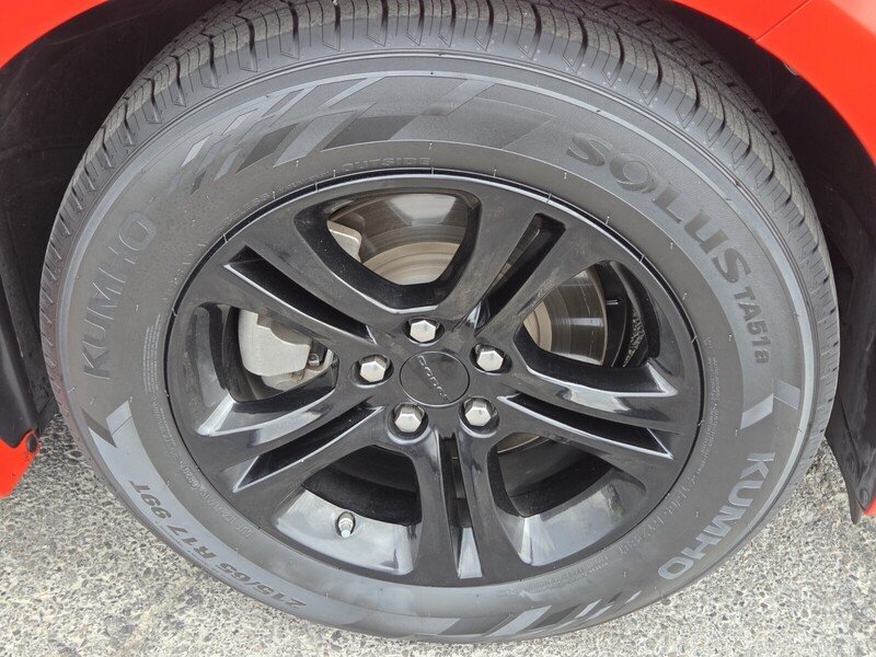 Used 2022 Orange Dodge SXT image 10