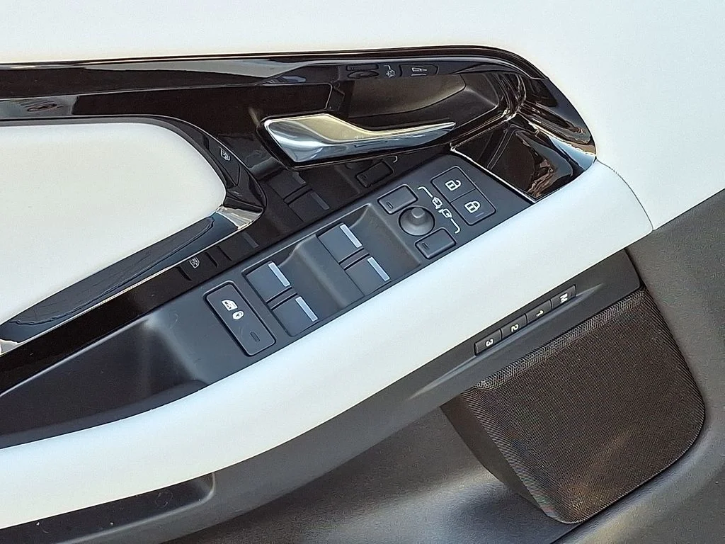 New 2026 White Land Rover Dynamic image 8