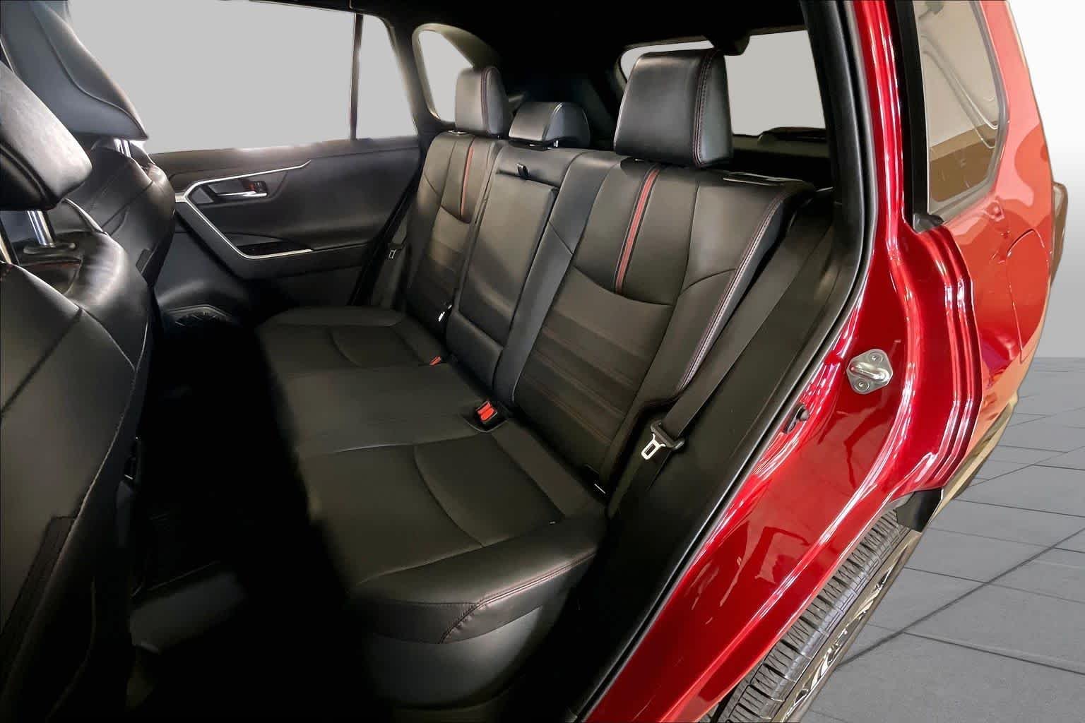 Used 2022 Supersonic Red/Midnight Black Metallic Toyota XSE image 19