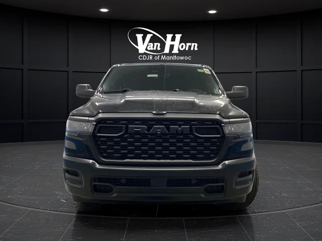 New 2026 Diamond Black Crystal Pearl-Coat Exterior Paint RAM Tradesman image 2