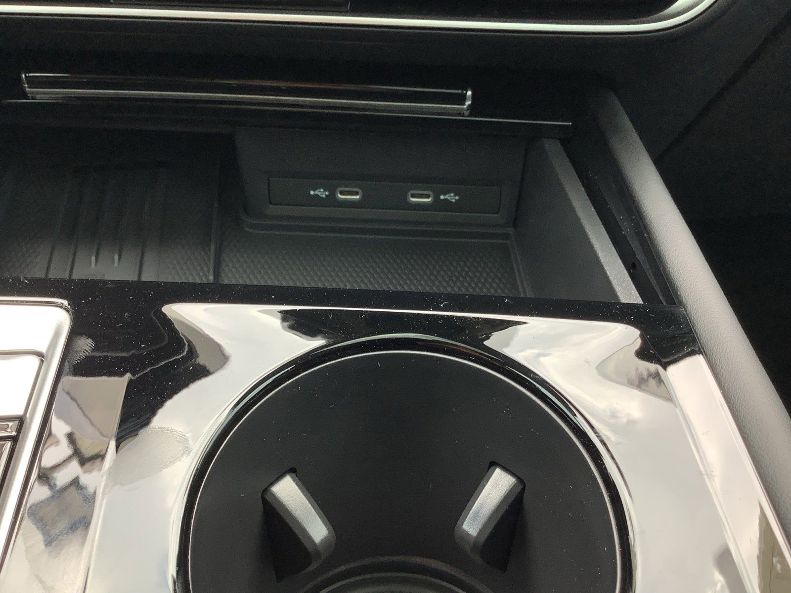 New 2025 Pure White Volkswagen 2.0T SE w/Technology image 21