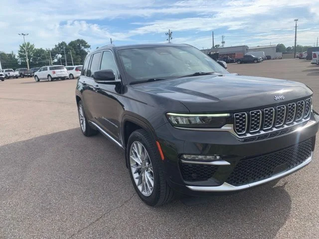 Used 2023 Brown Jeep  image 1