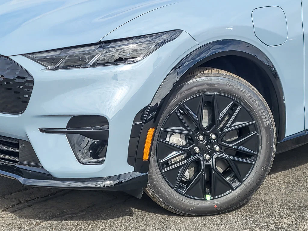 New 2026 Glacier Gray Metallic TriCoat Ford Premium image 2