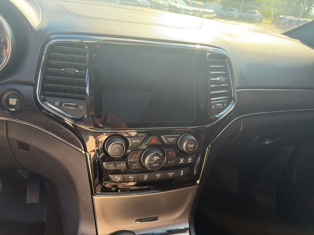Certified Used 2020 Black Jeep Overland image 29