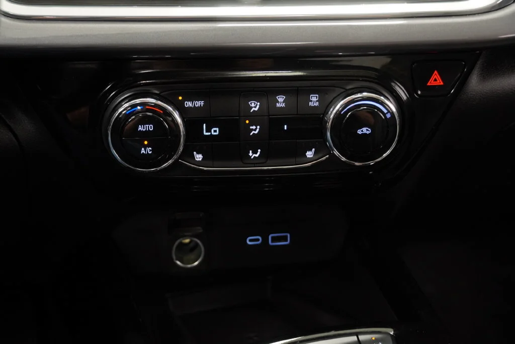 Certified Used 2024 Summit White Chevrolet ACTIV image 21