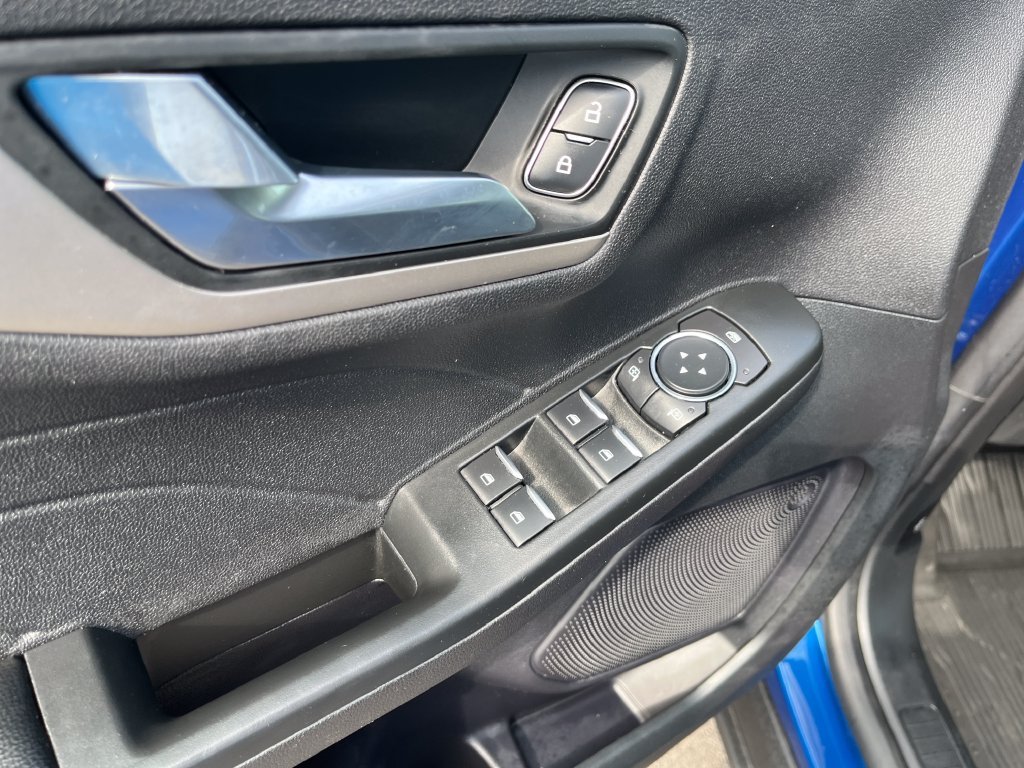 Used 2022 Blue Ford SEL image 10