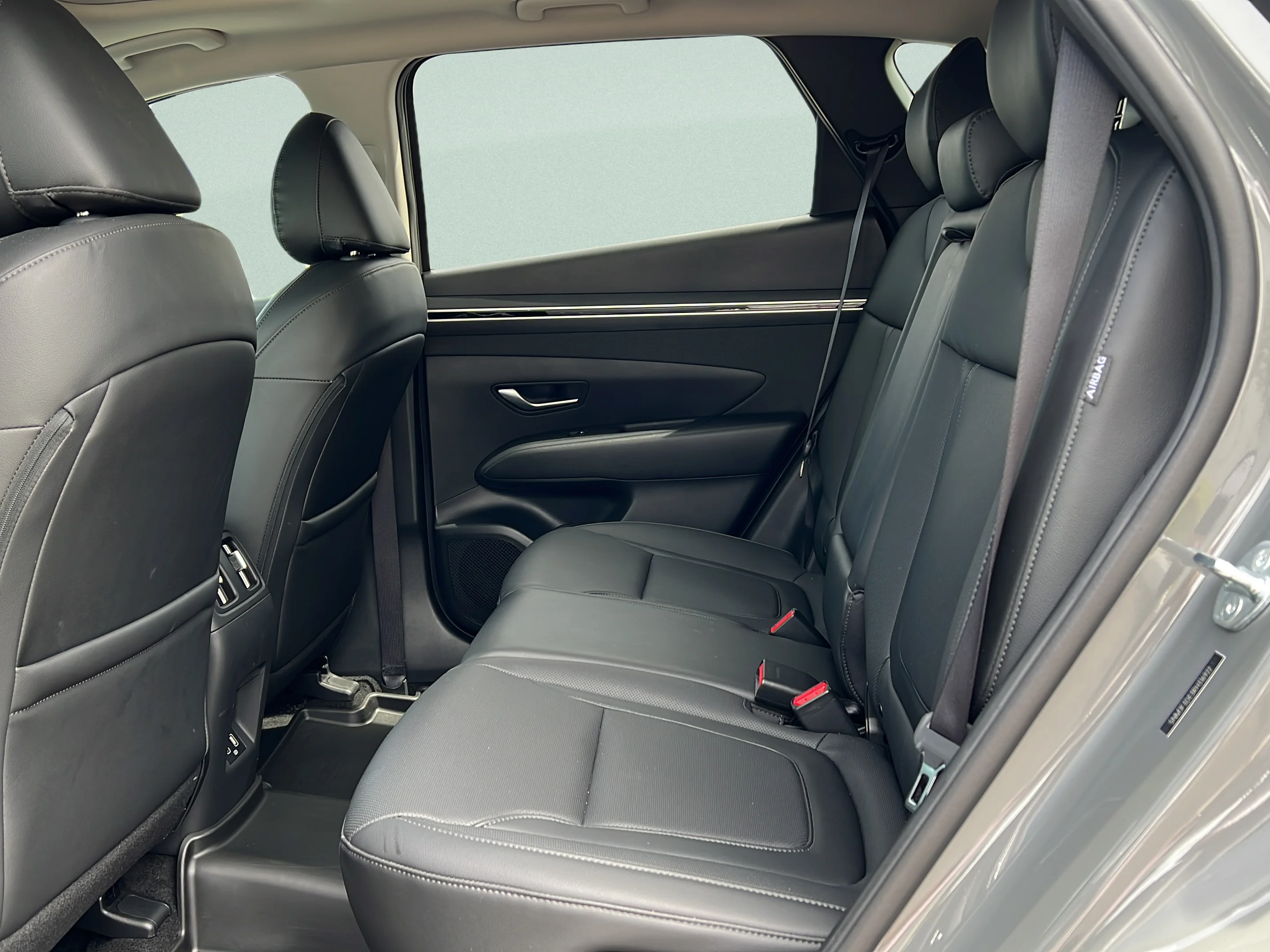 Used 2024 Hampton Gray Hyundai SEL image 13