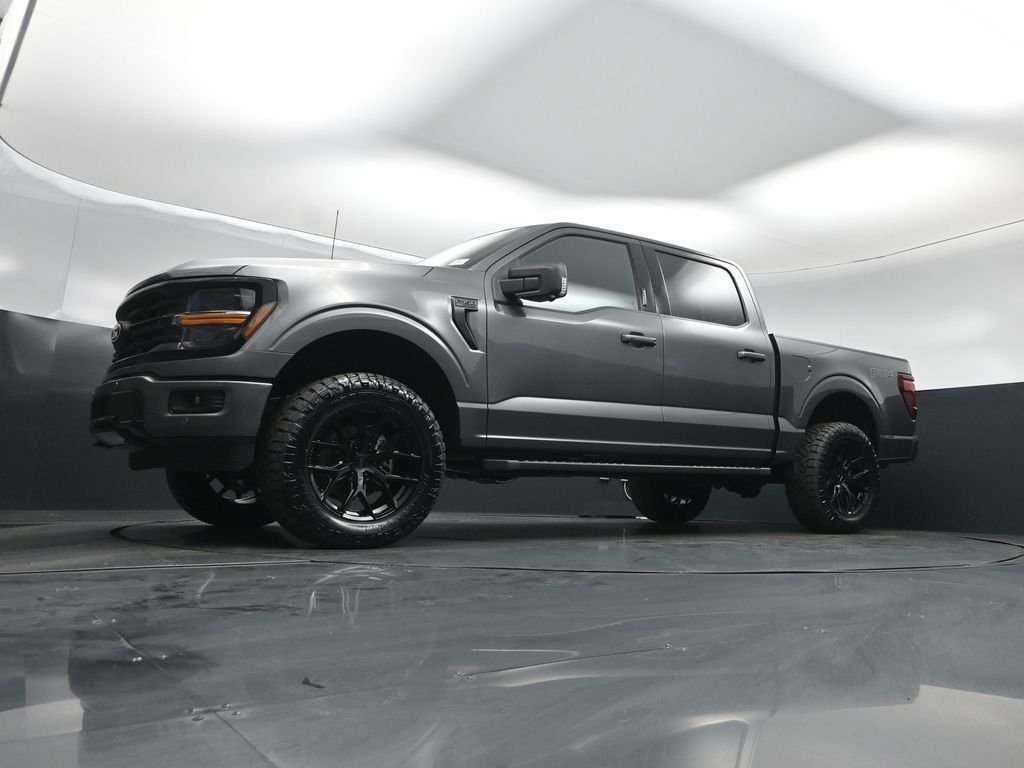 New 2026 Carbonized Gray Metallic Ford XLT image 38
