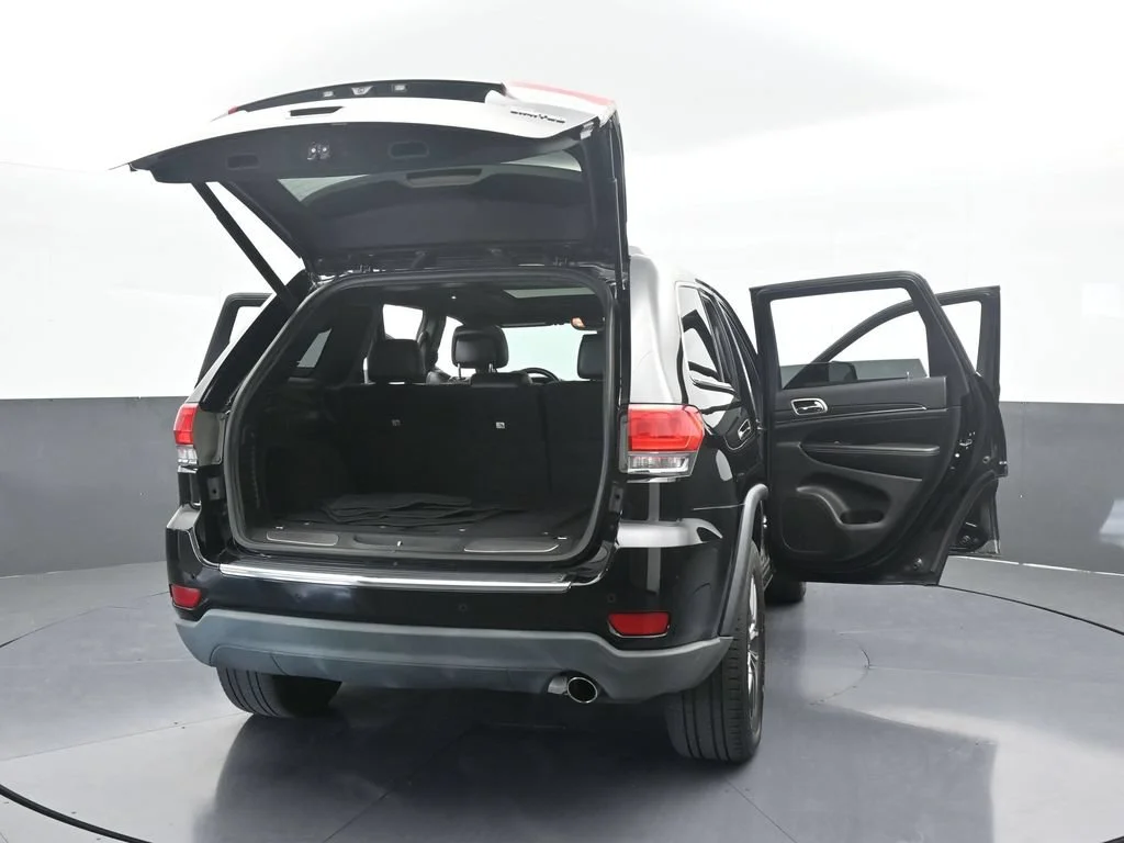 Used 2017 Diamond Black Crystal Pearlcoat Jeep Limited image 74