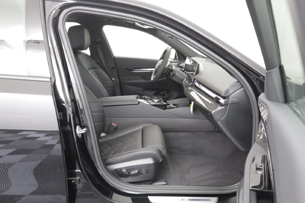 New 2027 BLACK SAPPHIRE BMW 530i xDrive image 20