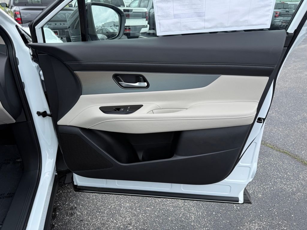 New 2026 Everest White Pearl TriCoat Nissan SL image 21
