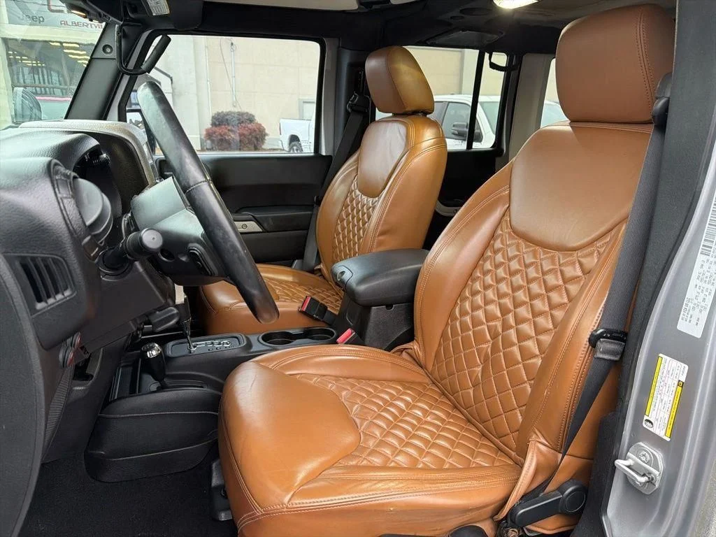 Used 2015 Silver Jeep Unlimited Sport image 41